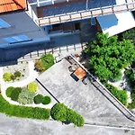 Vega - Spacious Home, Garden, Terrace & Garage * Sibenik