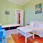 Vega - Spacious Home, Garden, Terrace & Garage