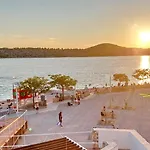 Apartment Vega - Spacious Home, Garden, Terrace & Garage Sibenik