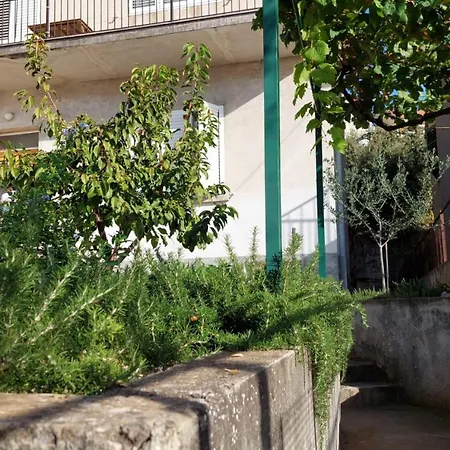 Apartment Vega With Private Garden, Terrace And Garage Sibenik