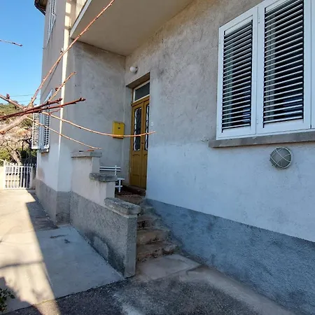 Apartment Vega With Private Garden, Terrace And Garage