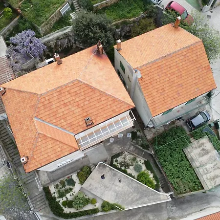 Apartment Vega With Private Garden, Terrace And Garage Sibenik