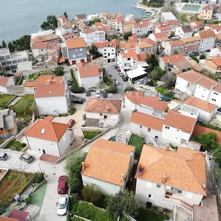 Vega With Private Garden, Terrace And Garage Sibenik