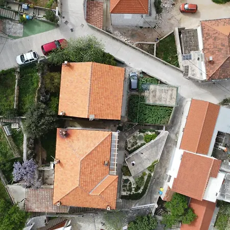 Apartment Vega With Private Garden, Terrace And Garage Sibenik