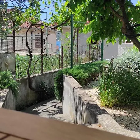 Apartment Vega With Private Garden, Terrace And Garage Sibenik