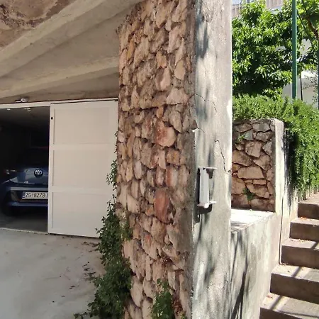 Vega With Private Garden, Terrace And Garage Apartment