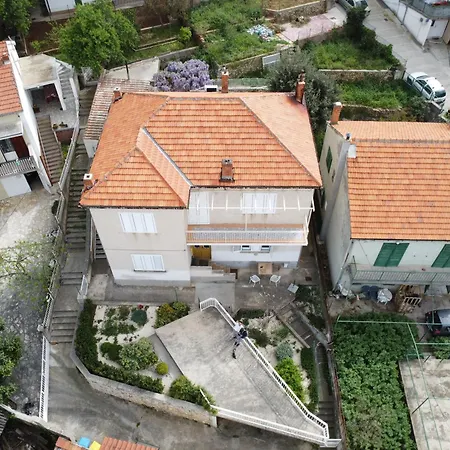 Apartment Vega With Private Garden, Terrace And Garage Sibenik