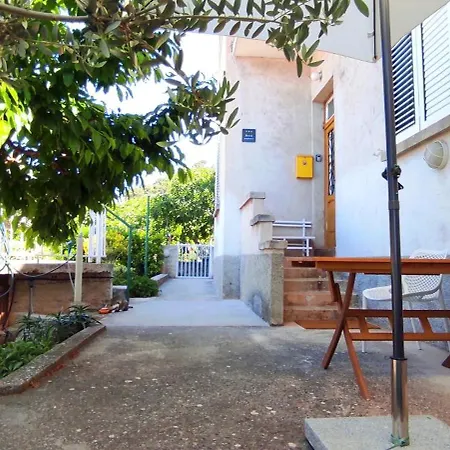 Vega With Private Garden, Terrace And Garage Sibenik