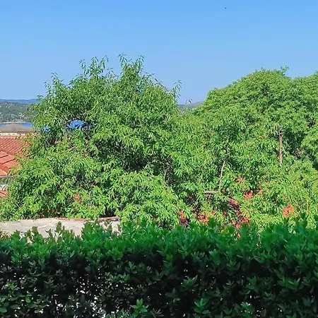 Vega With Private Garden, Terrace And Garage Sibenik
