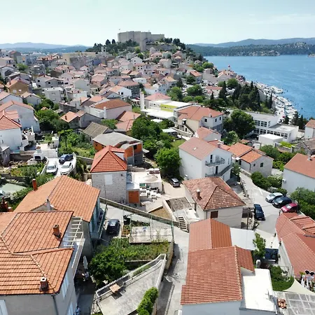 Daire Vega With Private Garden, Terrace And Garage