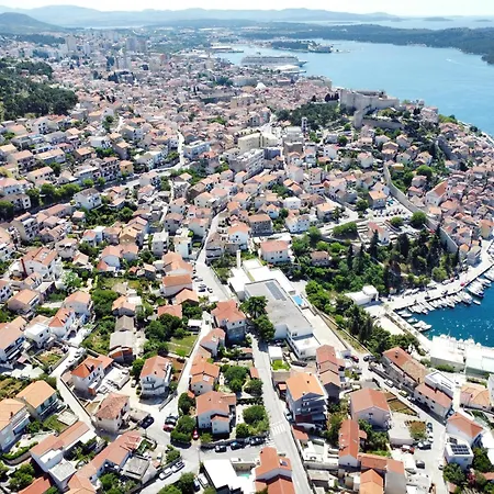 Vega With Private Garden, Terrace And Garage * 希贝尼克