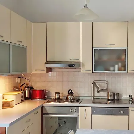 公寓 Vega With Private Garden, Terrace And Garage