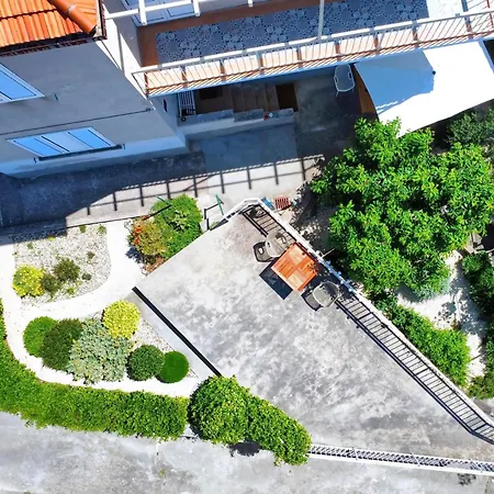 Vega With Private Garden, Terrace And Garage * Sibenik