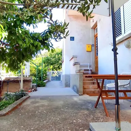 Apartment Vega With Private Garden, Terrace And Garage