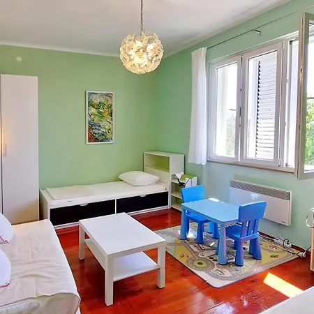 Vega With Private Garden, Terrace And Garage