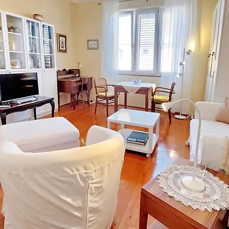 Vega With Private Garden, Terrace And Garage 希贝尼克