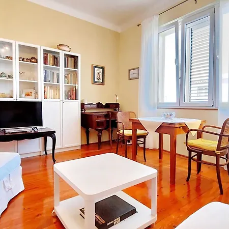 Vega With Private Garden, Terrace And Garage 公寓