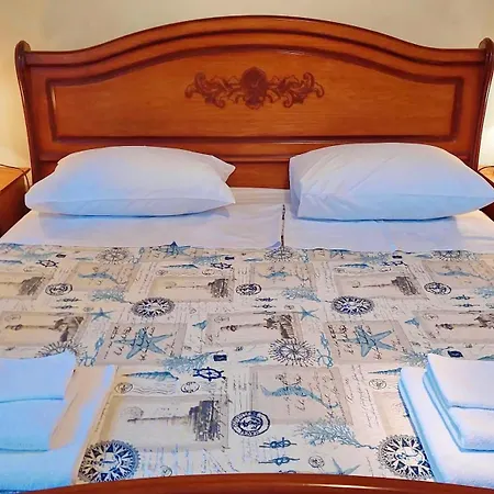 Vega With Private Garden, Terrace And Garage 公寓