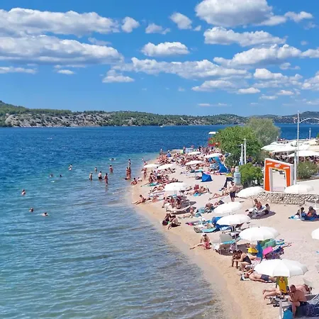 Vega With Private Garden, Terrace And Garage 公寓 *