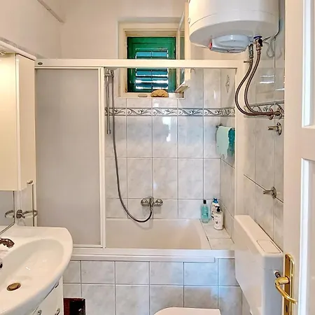 Vega With Private Garden, Terrace And Garage 希贝尼克