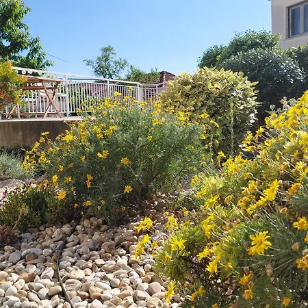 Vega - Spacious Home, Garden, Terrace & Garage Apartament Szybenik