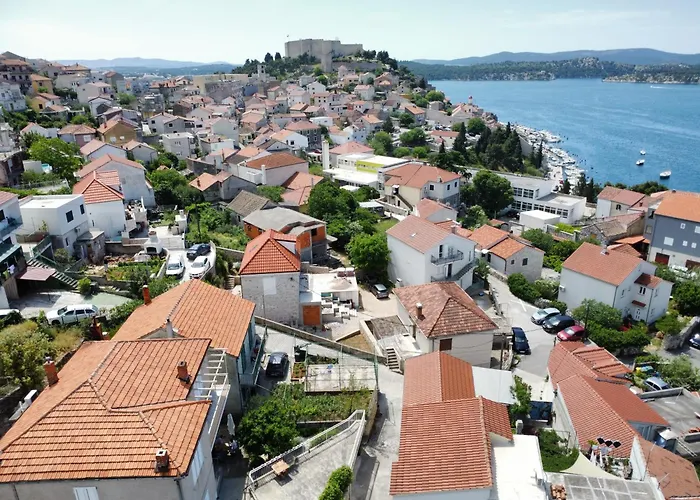 Daire Vega With Private Garden, Terrace And Garage