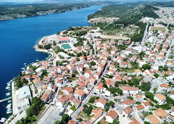 Apartment Vega - Spacious Home, Garden, Terrace & Garage