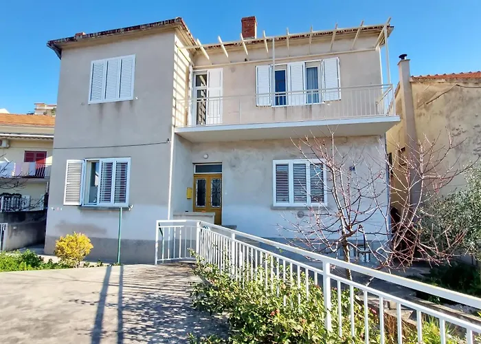 Vega - Spacious Home, Garden, Terrace & Garage 아파트 시베니크