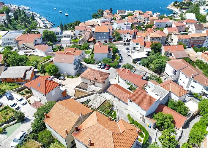 Daire Vega With Private Garden, Terrace And Garage *