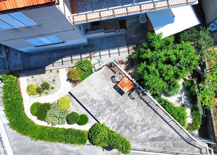 Vega - Spacious Home, Garden, Terrace & Garage * Šibenik