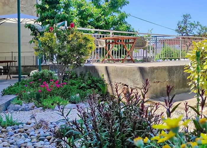 Vega With Private Garden, Terrace And Garage Daire Šibenik