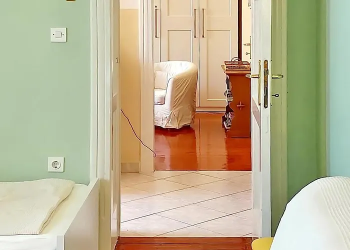 Vega - Spacious Home, Garden, Terrace & Garage 아파트 시베니크