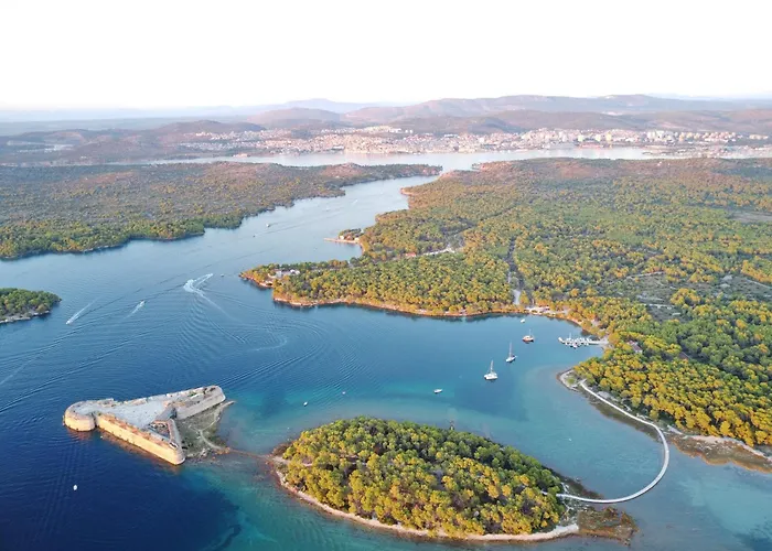 Vega With Private Garden, Terrace And Garage Šibenik