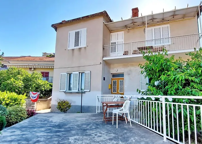 Vega With Private Garden, Terrace And Garage Šibenik