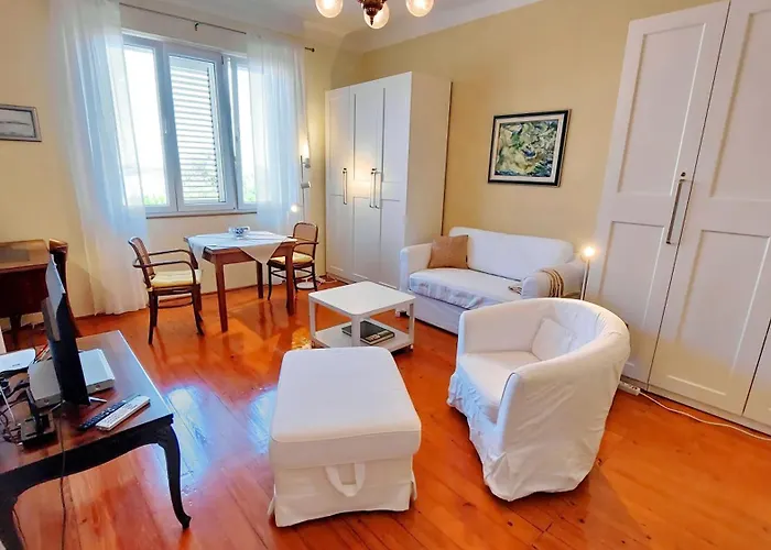 Vega - Spacious Home, Garden, Terrace & Garage 아파트 시베니크