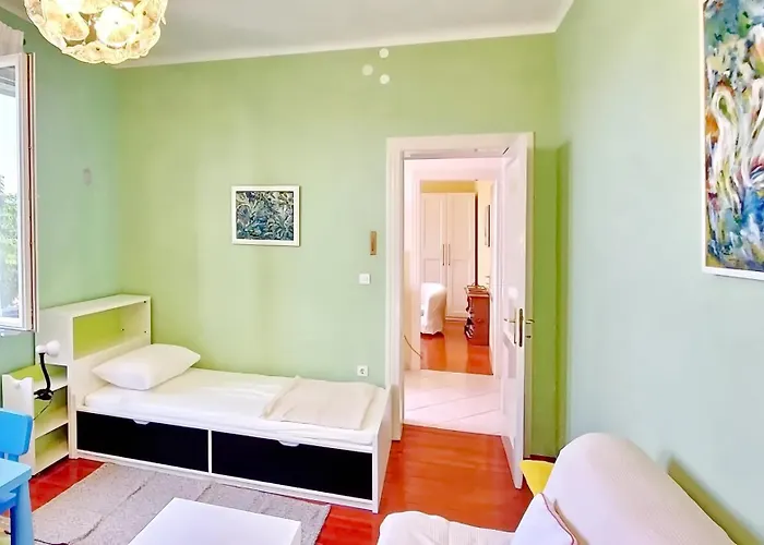 Vega - Spacious Home, Garden, Terrace & Garage Apartmán *