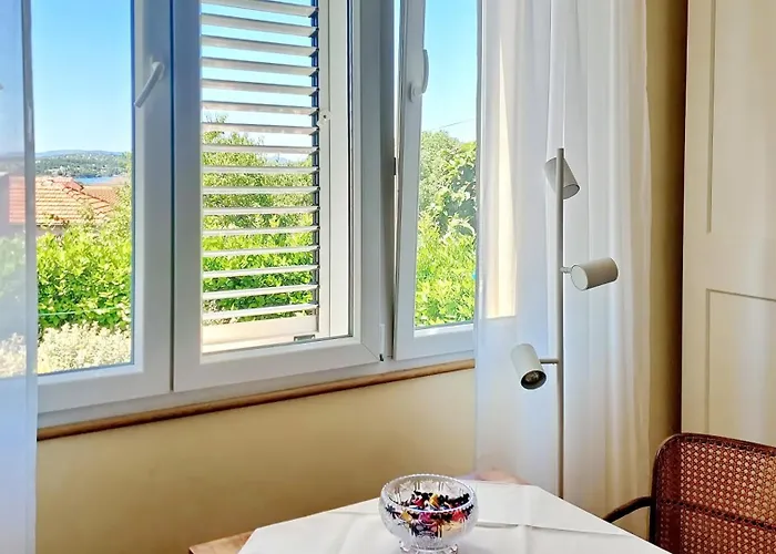 Vega With Private Garden, Terrace And Garage Šibenik