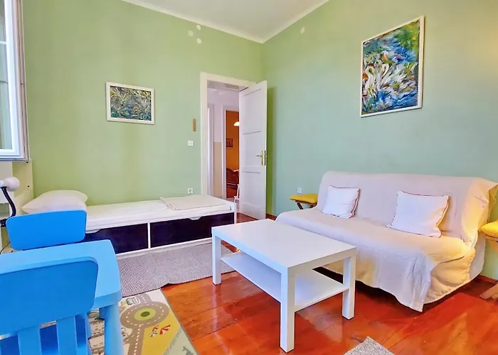 Vega - Spacious Home, Garden, Terrace & Garage