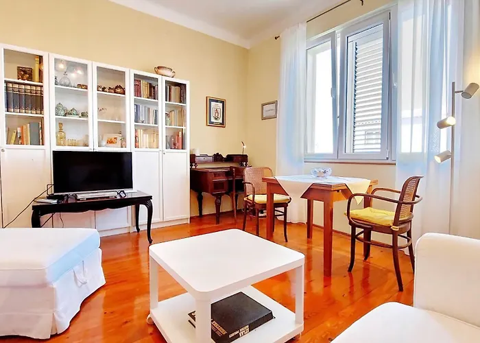 Vega - Spacious Home, Garden, Terrace & Garage Apartmán