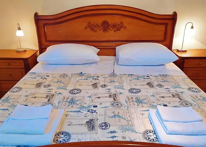 Vega - Spacious Home, Garden, Terrace & Garage 아파트