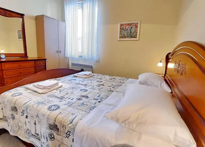 Vega - Spacious Home, Garden, Terrace & Garage *