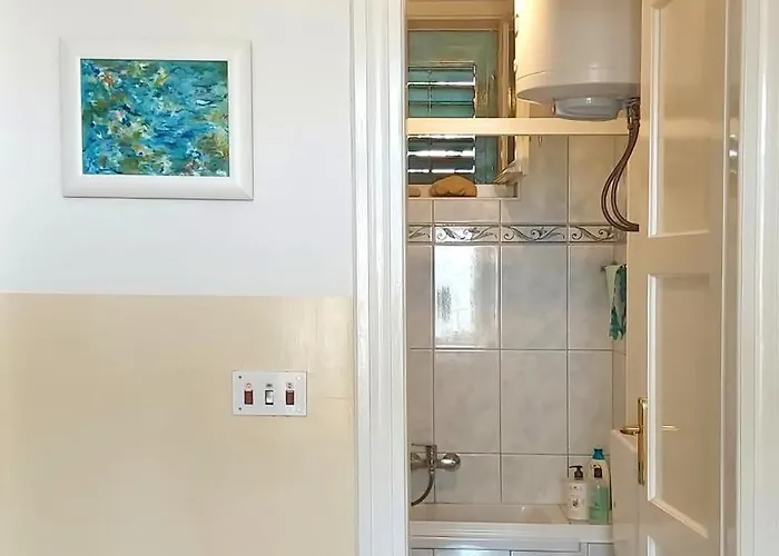 Vega - Spacious Home, Garden, Terrace & Garage 아파트