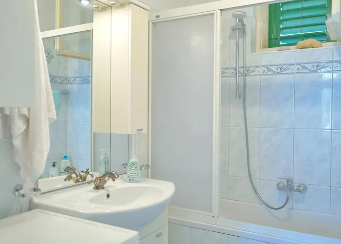 Vega - Spacious Home, Garden, Terrace & Garage *