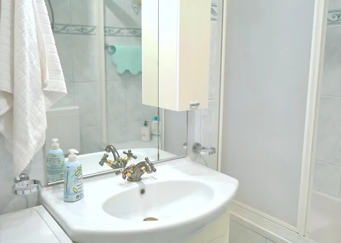 Vega - Spacious Home, Garden, Terrace & Garage 아파트