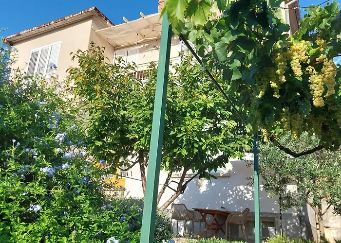 Daire Vega With Private Garden, Terrace And Garage